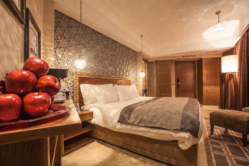 Hivernage Hotel & Spa Marrakesh Esterno foto A bedroom at the hotel