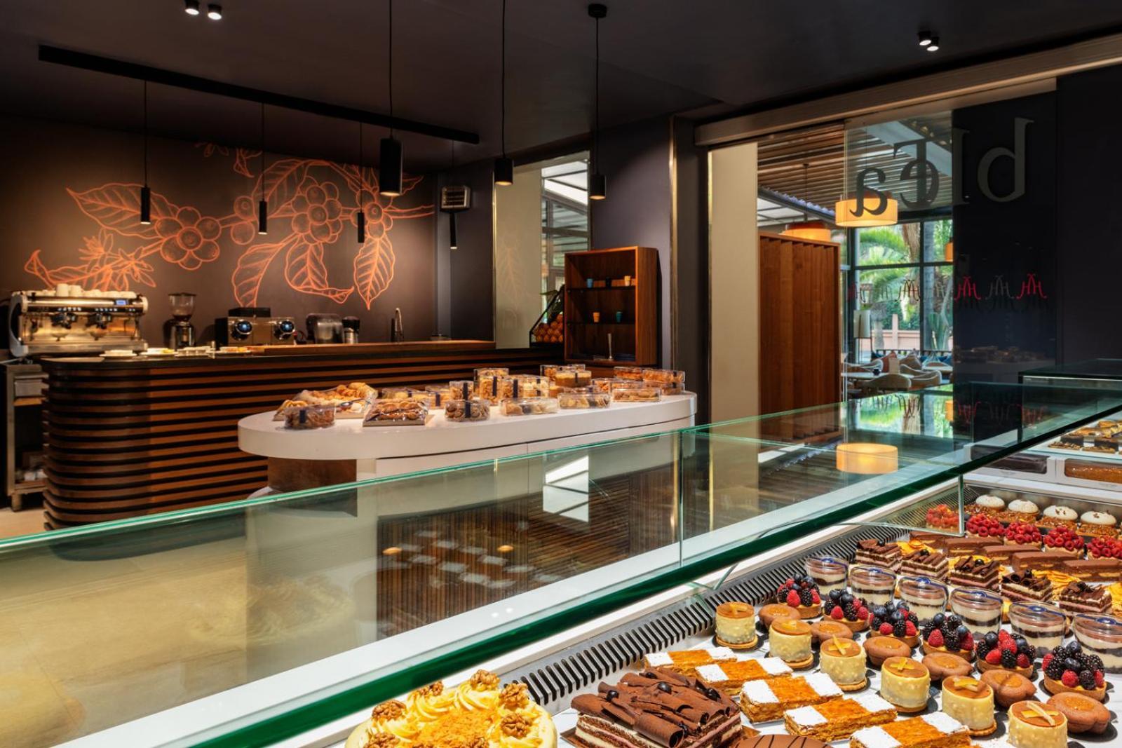 Hivernage Hotel & Spa Marrakesh Esterno foto The interior of a Starbucks Reserve store in Milan, Italy